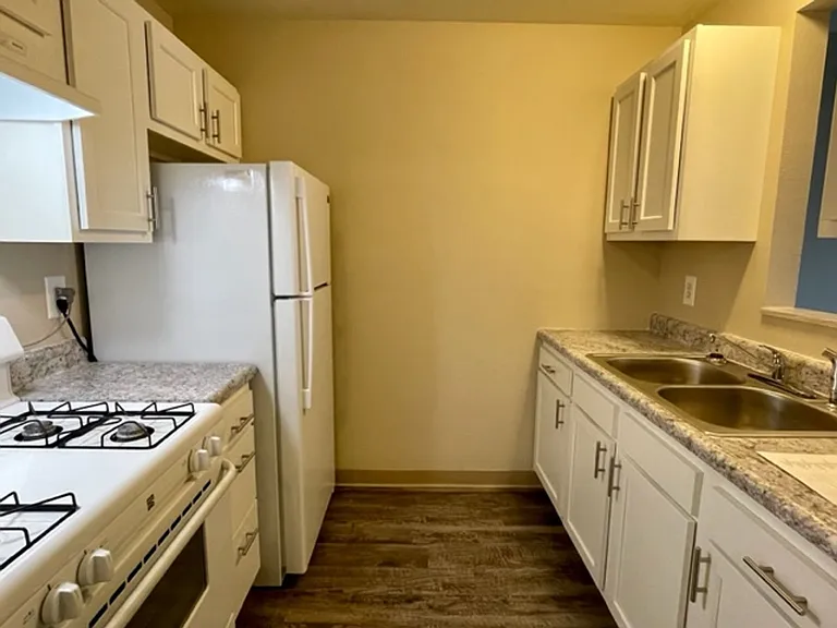 Oak Valley Apartments — Photo 46