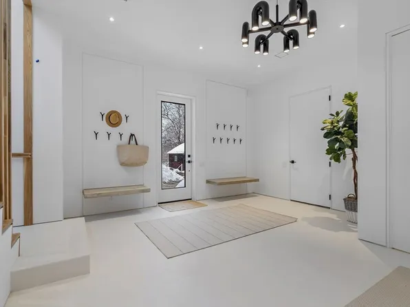 56 Seymour St, Concord, MA 01742