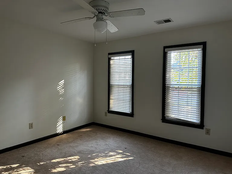 524 Chapman Ln — Photo 5