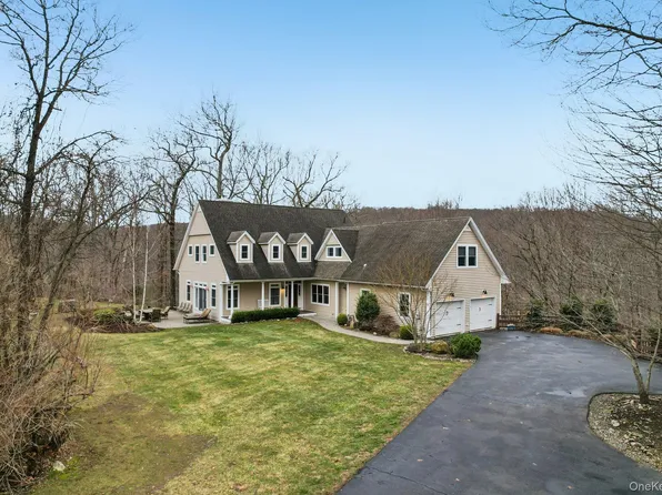 25 Navajo Trail, Sloatsburg, NY 10974