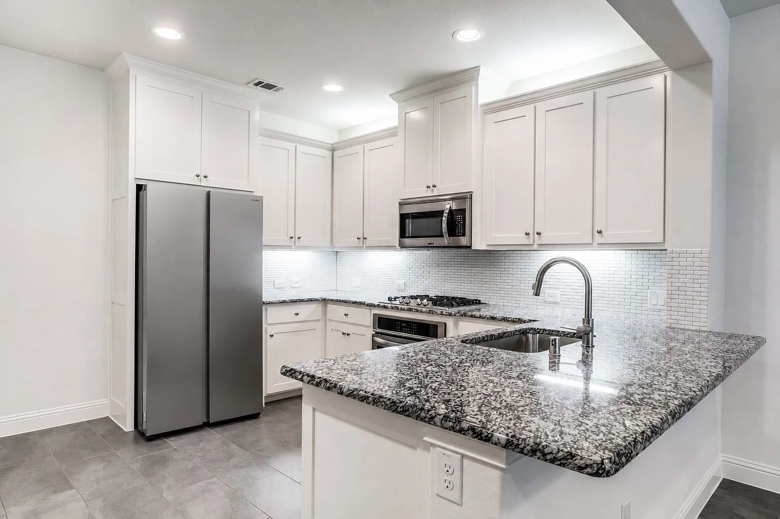 3 bed, 2.5 bath, 1695 sqft, $2,350 — Photo 1