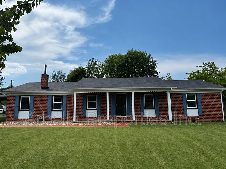 1713 Seward Dr — Photo 1