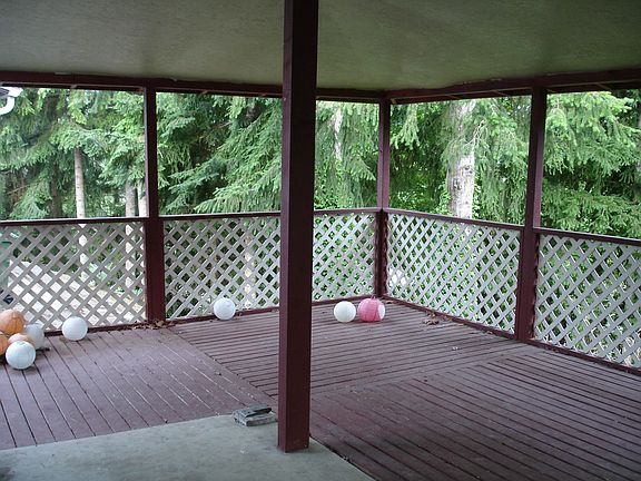 Covered Back Patio & Entertaining Area