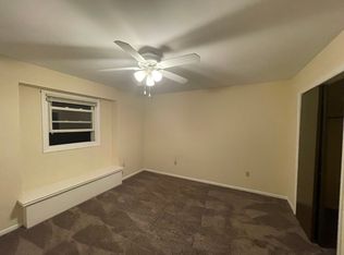 10 Tallow Wood Dr #10, Clifton Park, NY 12065