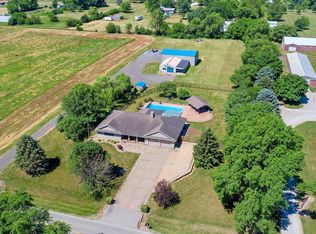 11901 Wagonseller Rd, Pekin, IL 61554