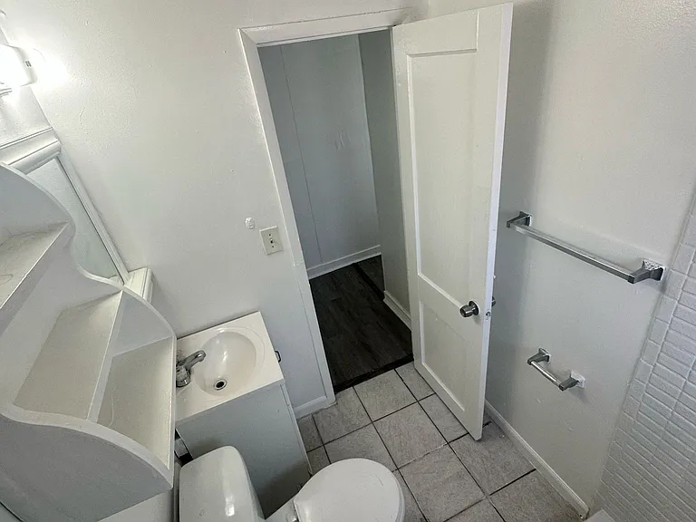 25 SW 10th St #8 — Photo 13