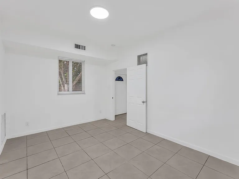 1340 NE 1st Ave — Photo 3