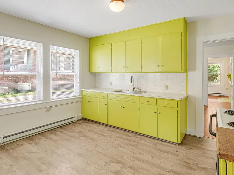 303 Dennis St — Photo 17