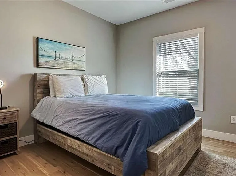 360 Prince Dr — Photo 11