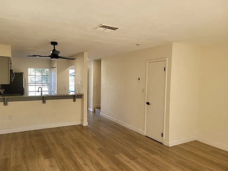 1236 Dovehill Dr — Photo 34