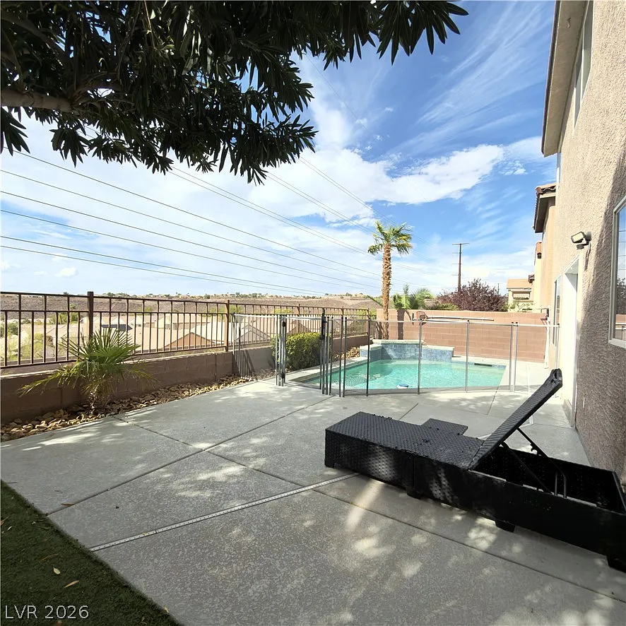 3 bed, 2.5 bath, 2063 sqft, $2,600 — Photo 4