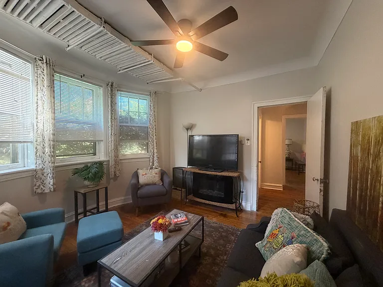 2423 W Lunt Ave #1 — Photo 8