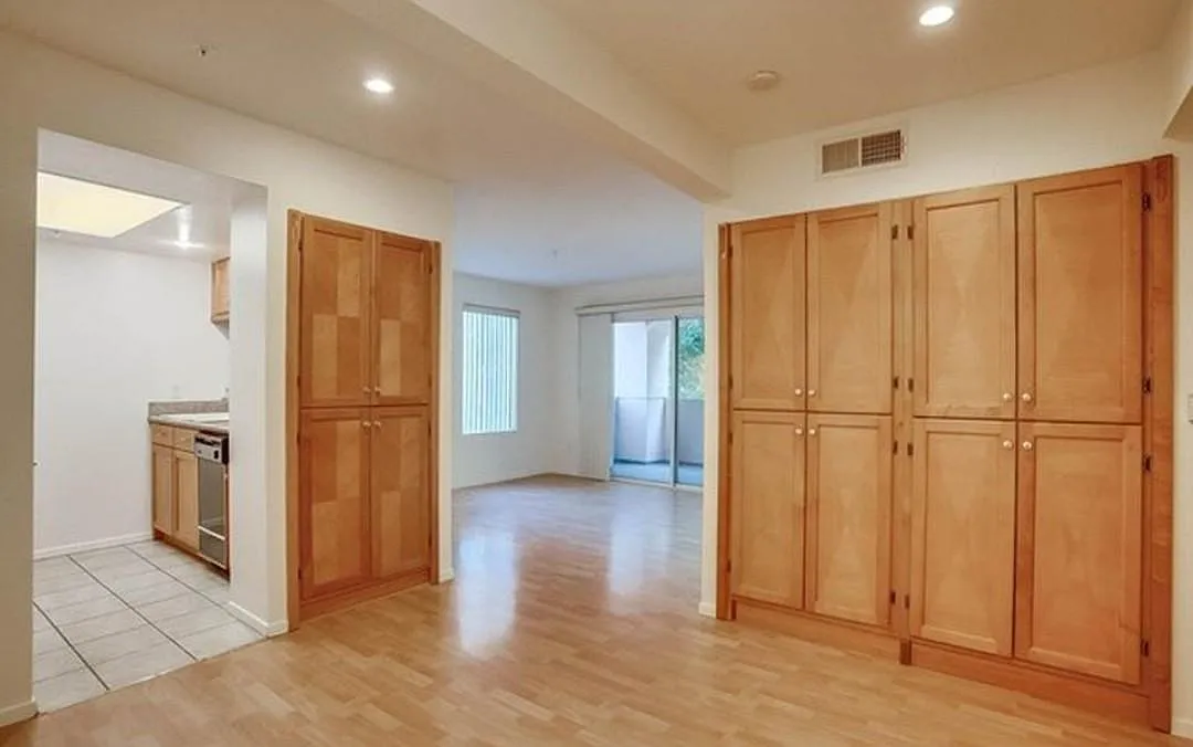 111 Marguerita Ave — Photo 3