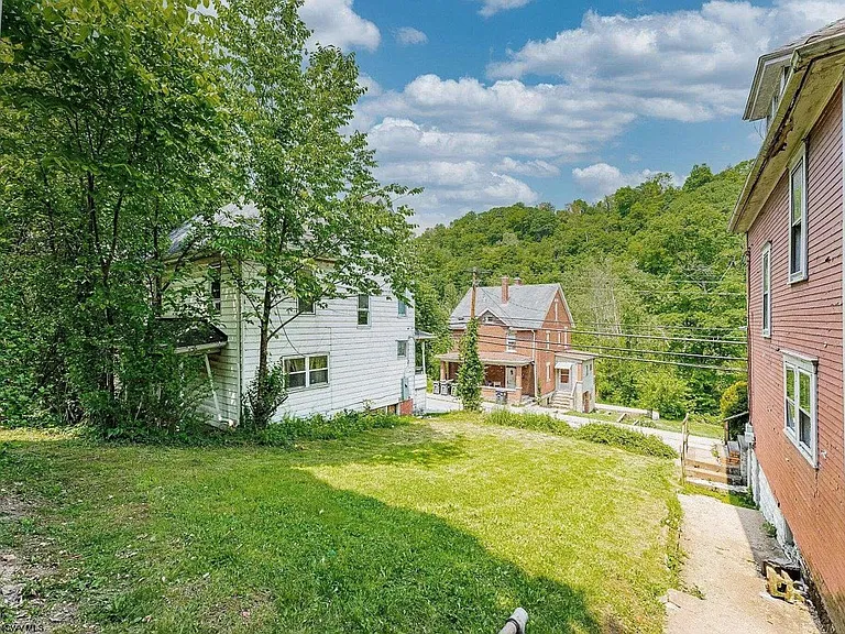565 Brockway Ave #A — Photo 3