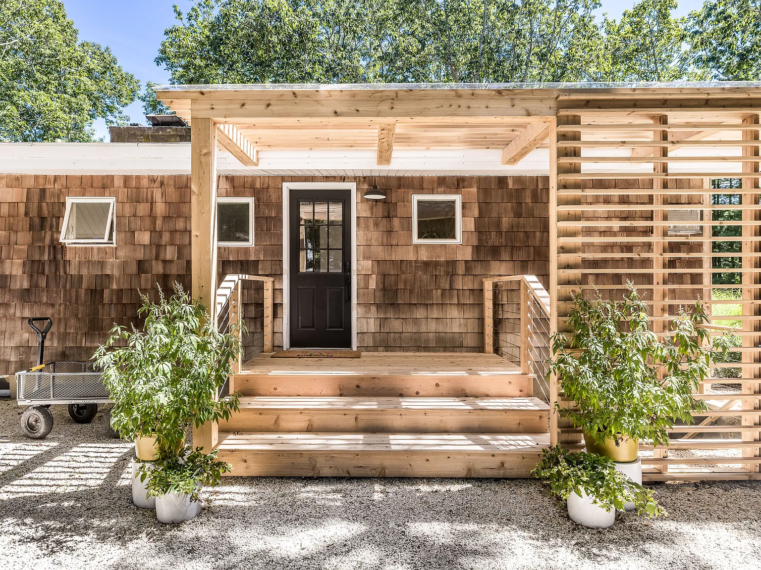 Stylish Summer Getaway — Photo 2