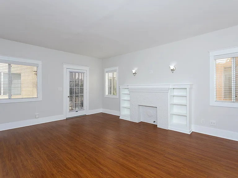 1711 E Ocean Blvd — Photo 8