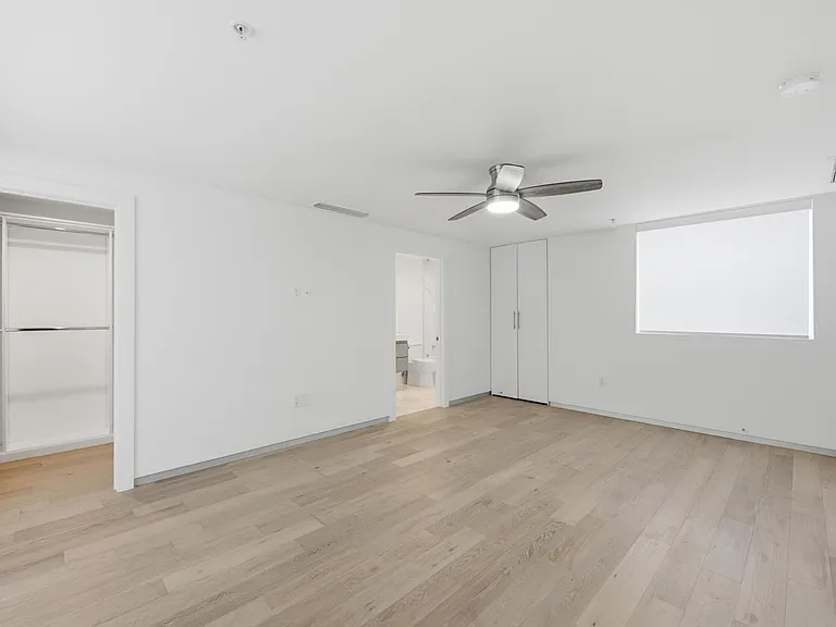 714 NE 14th Ave #102 — Photo 11
