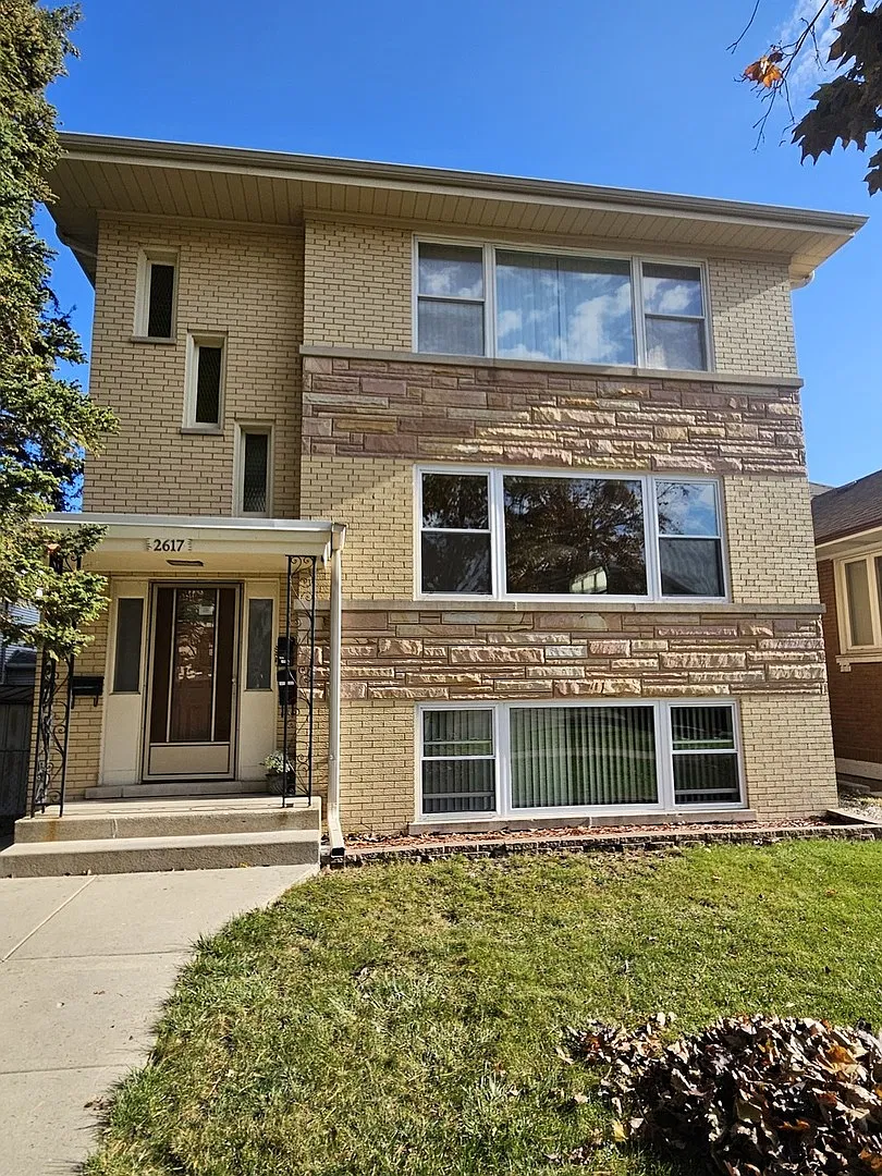 3 bed, 1.5 bath, 1200 sqft, $2,300 — Photo 1