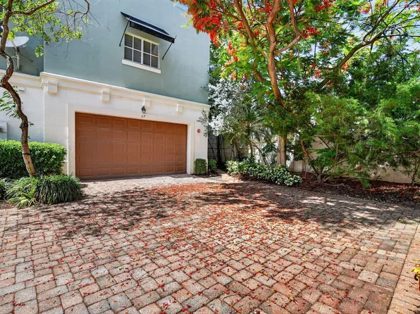 27 NW Hawthorne Place, Boca Raton, FL 33432