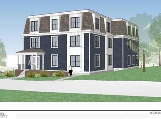 8 Greenleaf Pl, Melrose, MA 02176