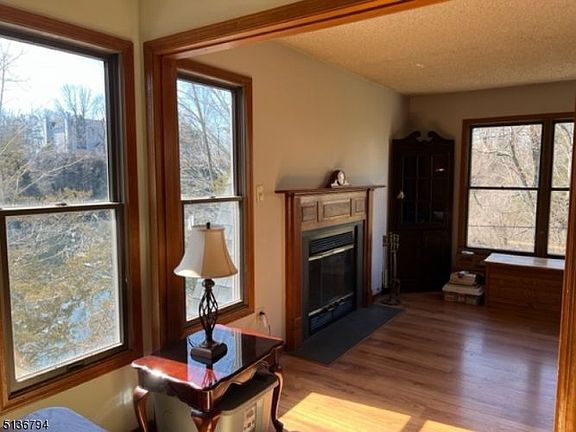 5th image of 12 Heritage Ln #506