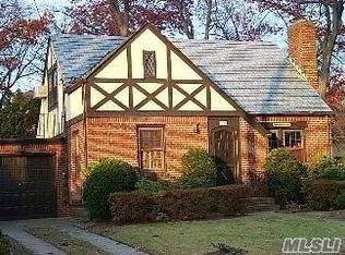 122 Alnwick Rd, Malverne, NY 11565