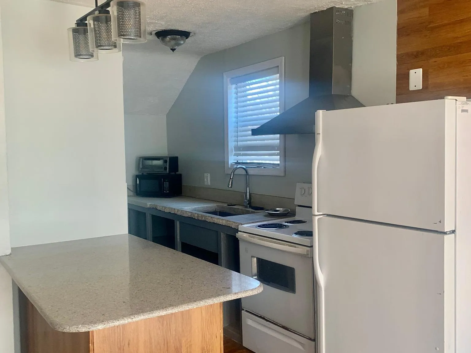 204 Newell Ave — Photo 3