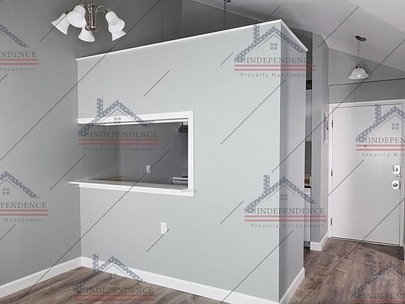4th image of 1102 Salem Ave #2
