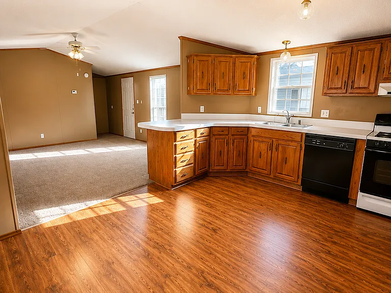 925 N Wesley St — Photo 3
