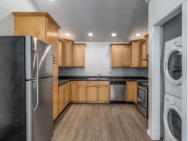 326-336 S Asbury St — Photo 3