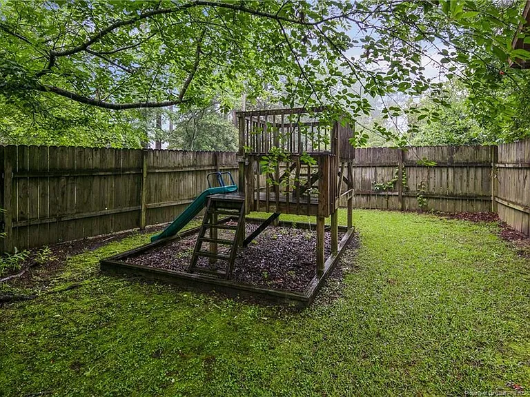 405 Bannerman Ct — Photo 38