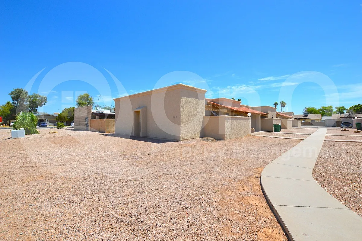 Building Photo - 785 N Arrowhead Dr #2