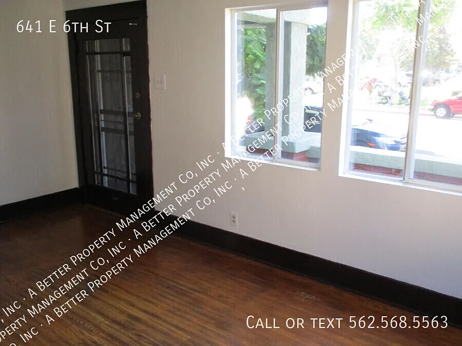 Lower Large 2 Bedroom with Hardwood Floors - W/D Hookups in unit - Parking Available — Photo 3