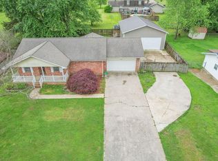 6005 Pinecrest Dr, Poplar Bluff, MO 63901