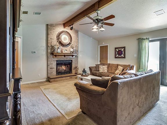 4th image of 205 Sherwood Oaks Dr