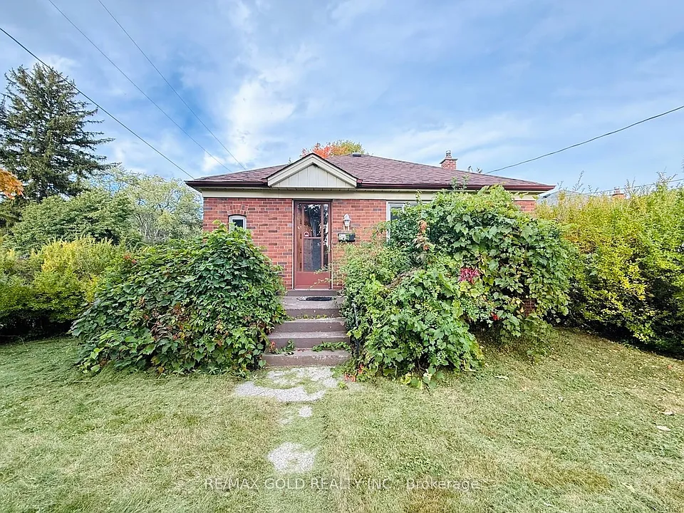 11 Pine Ave N