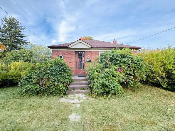 11 Pine Ave N, Mississauga, ON L5H 2P7