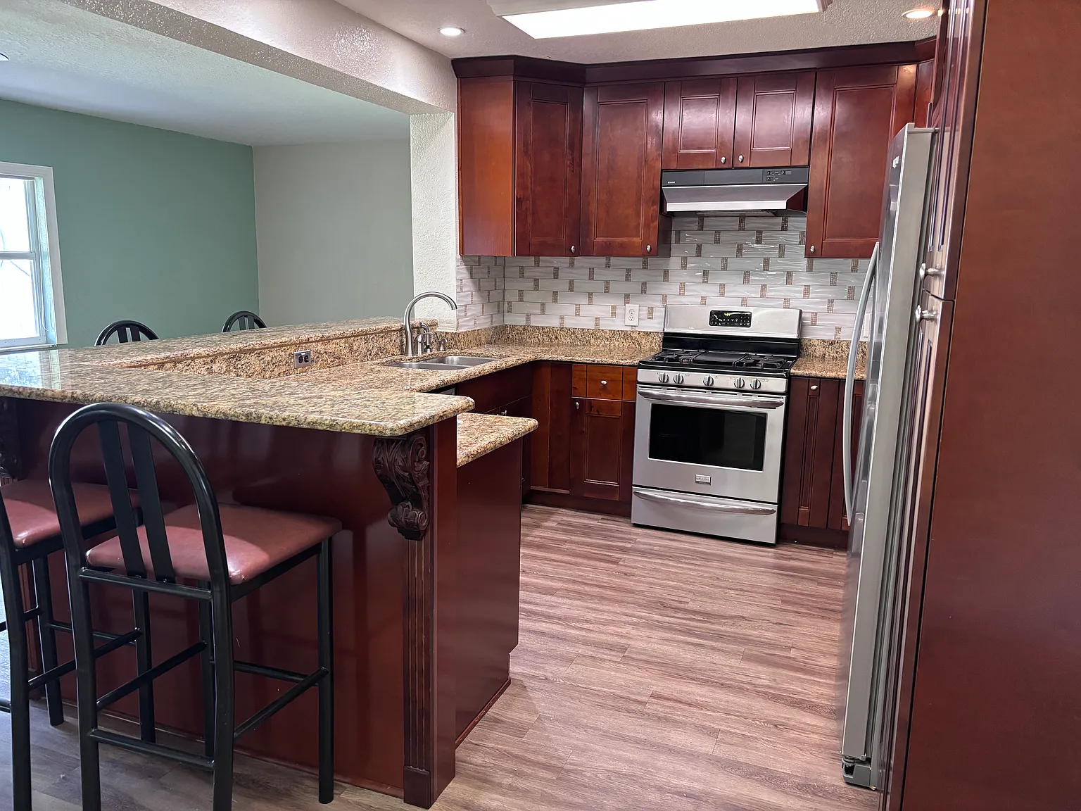 4 bed, 2315 sqft, $2,950 — Photo 3