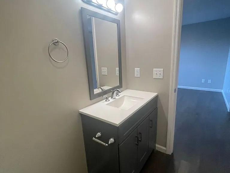 1210 Main St — Photo 3