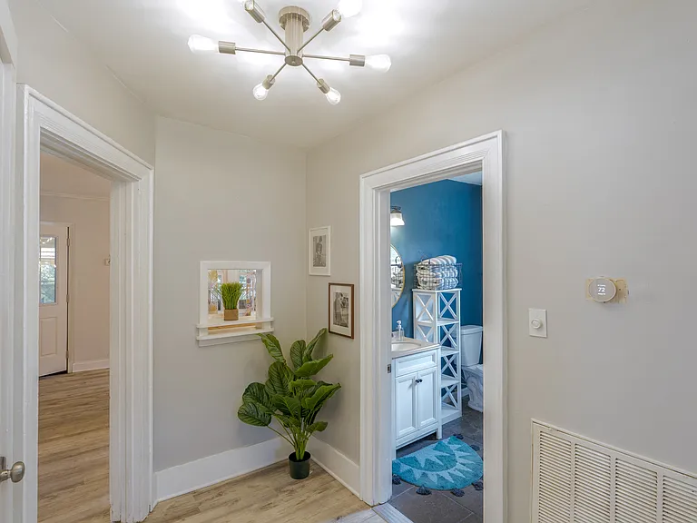 2801 Alhambra Cir — Photo 8