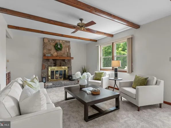 4 Sunflower Ct, Newtown, PA 18940