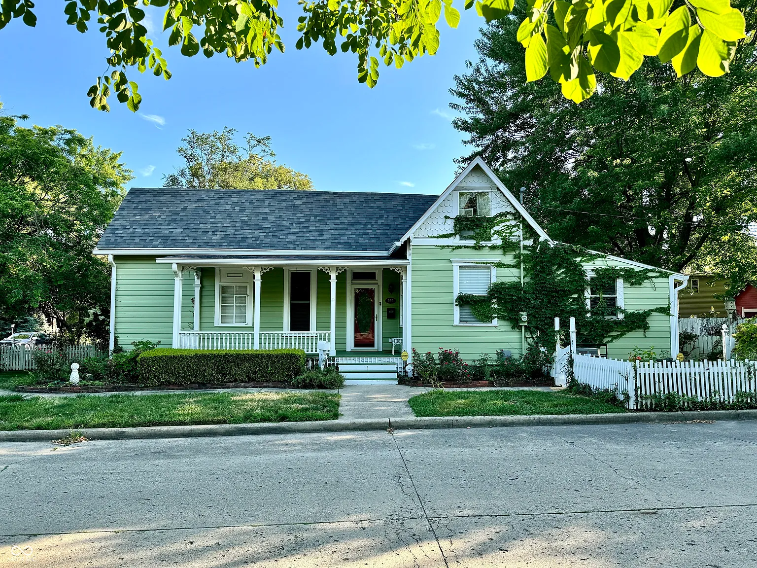 929 Greer St photo 1