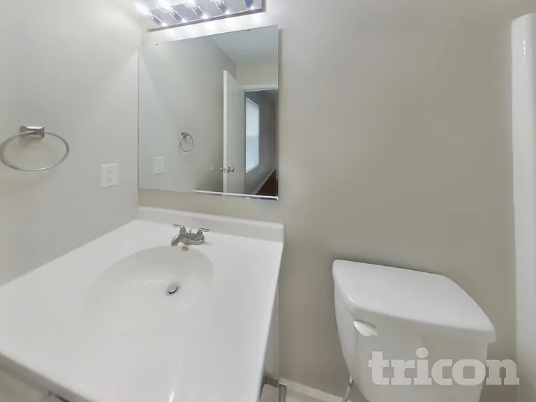 284 Woodfield Dr — Photo 9