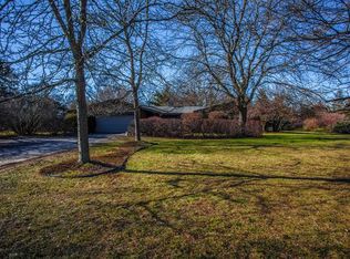 5380 Harvest Rd, Saline, MI 48176