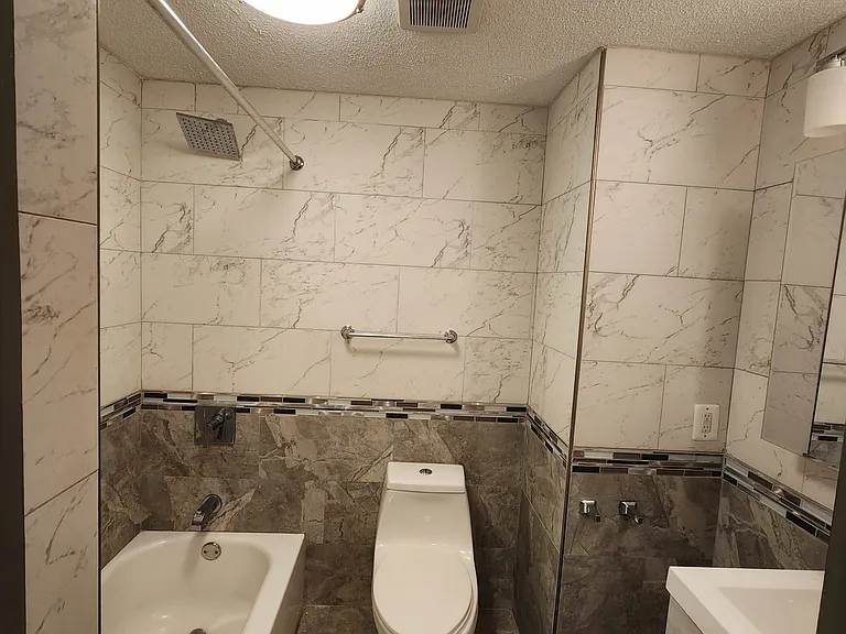 1382 East St #204 — Photo 8