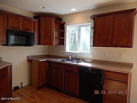 3rd image of 517 W Bellevue St