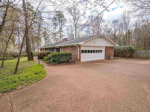 3rd image of 3407 Edgewood Cir NW