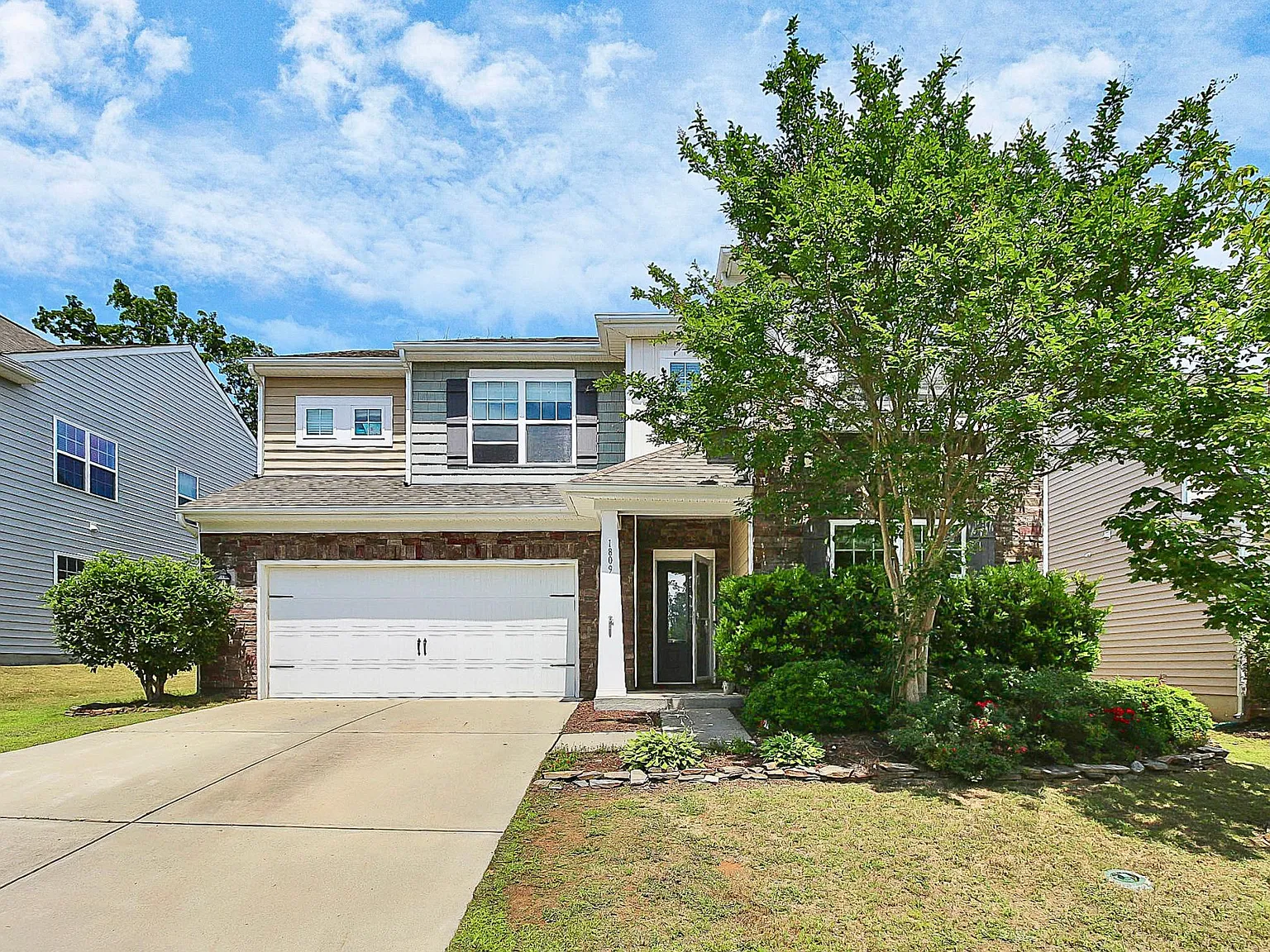 5 bed, 3035 sqft, $3,100 — Photo 1