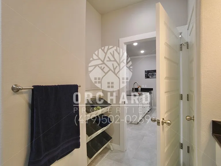 1900 E Brookview Dr — Photo 6
