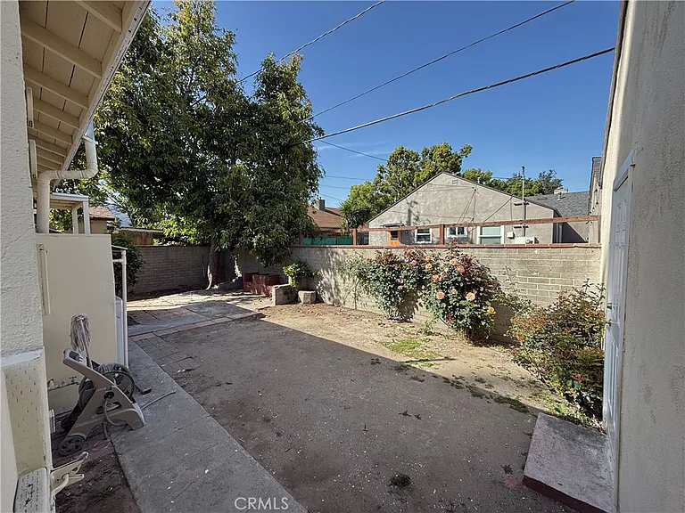 549 N Niagara St — Photo 15